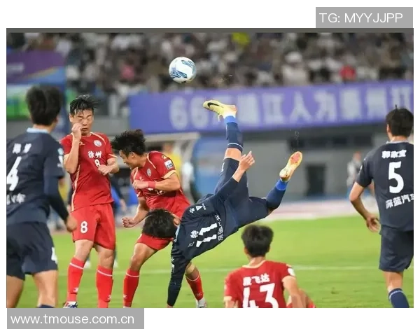 足球明星经典瞬间回顾展现他们的绝技与激情时刻 足球明星经典瞬间回顾展现他们的绝技与激情时刻